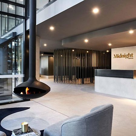 傲途格精选午夜酒店 堪培拉 外观 照片 Lobby of the hotel