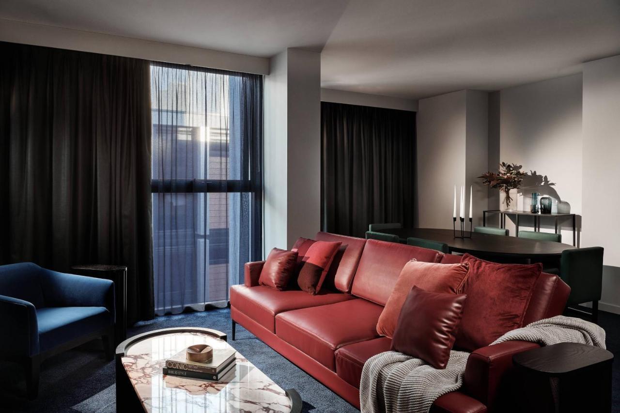 傲途格精选午夜酒店 堪培拉 外观 照片 The living room of a two-bedroom apartment