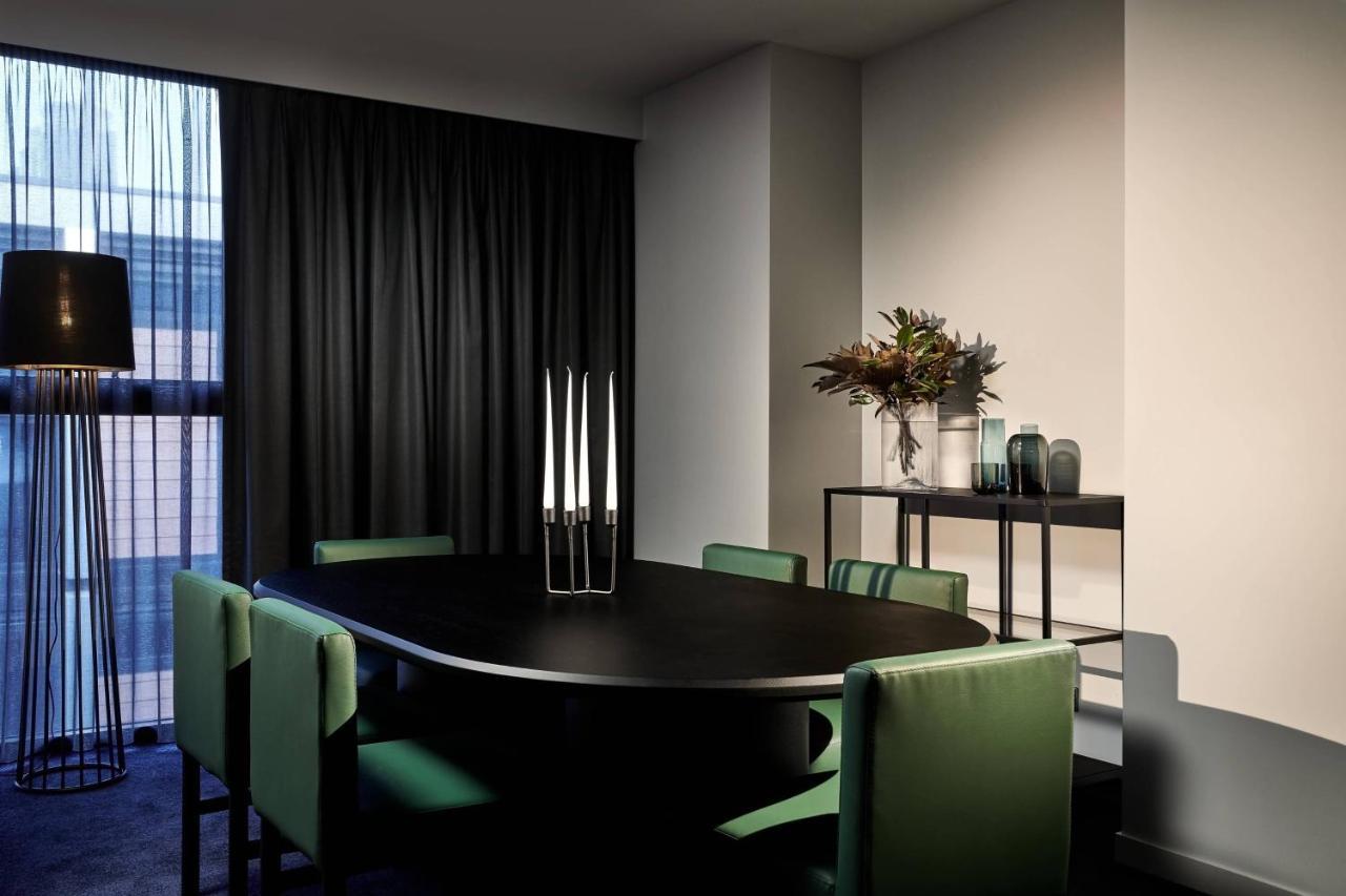 傲途格精选午夜酒店 堪培拉 外观 照片 The dining room