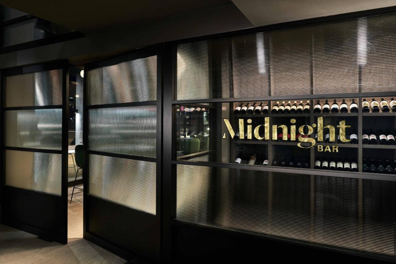 傲途格精选午夜酒店 堪培拉 外观 照片 Midnight Bar