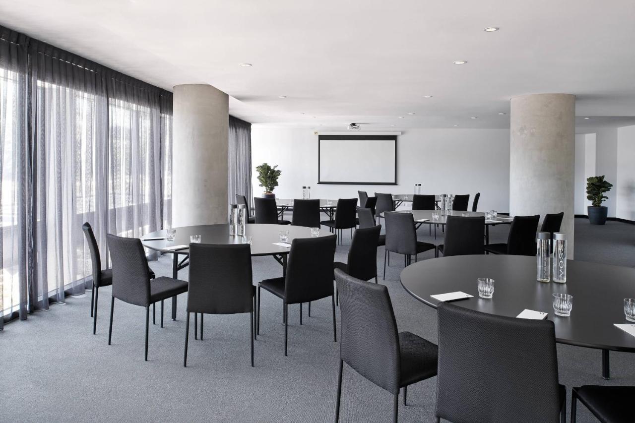 傲途格精选午夜酒店 堪培拉 外观 照片 The Boardroom at the National Portrait Gallery