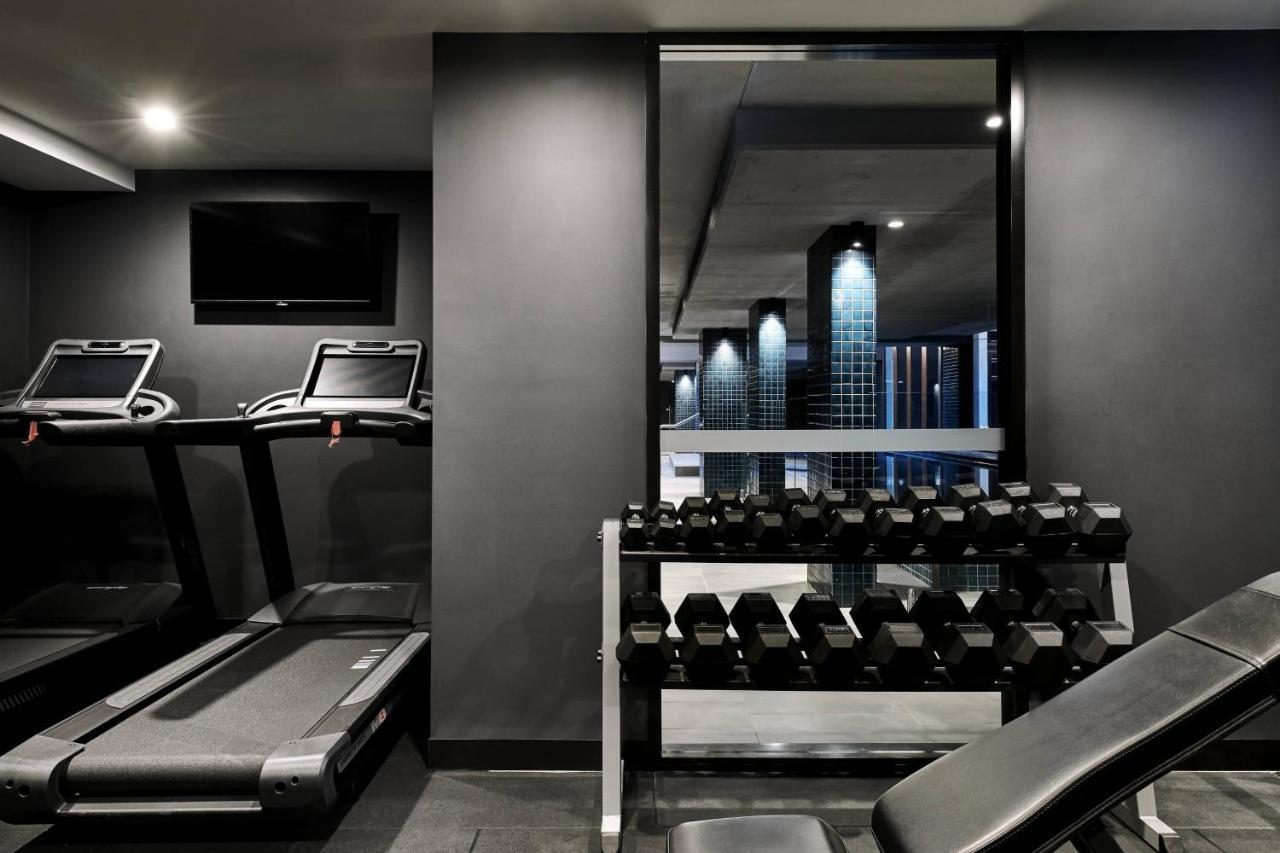 傲途格精选午夜酒店 堪培拉 外观 照片 The gym at the hotel