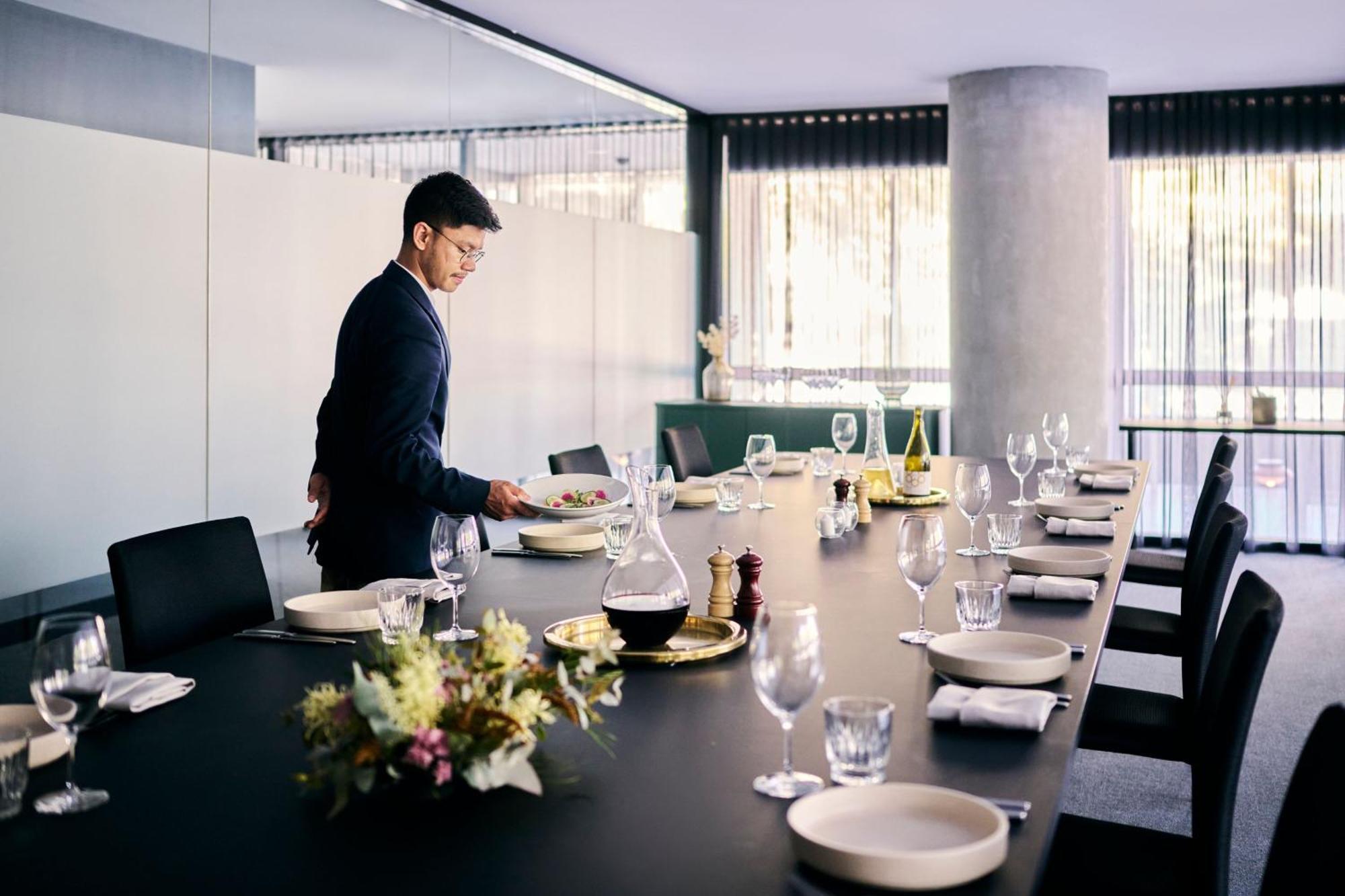 傲途格精选午夜酒店 堪培拉 外观 照片 A restaurant in the hotel