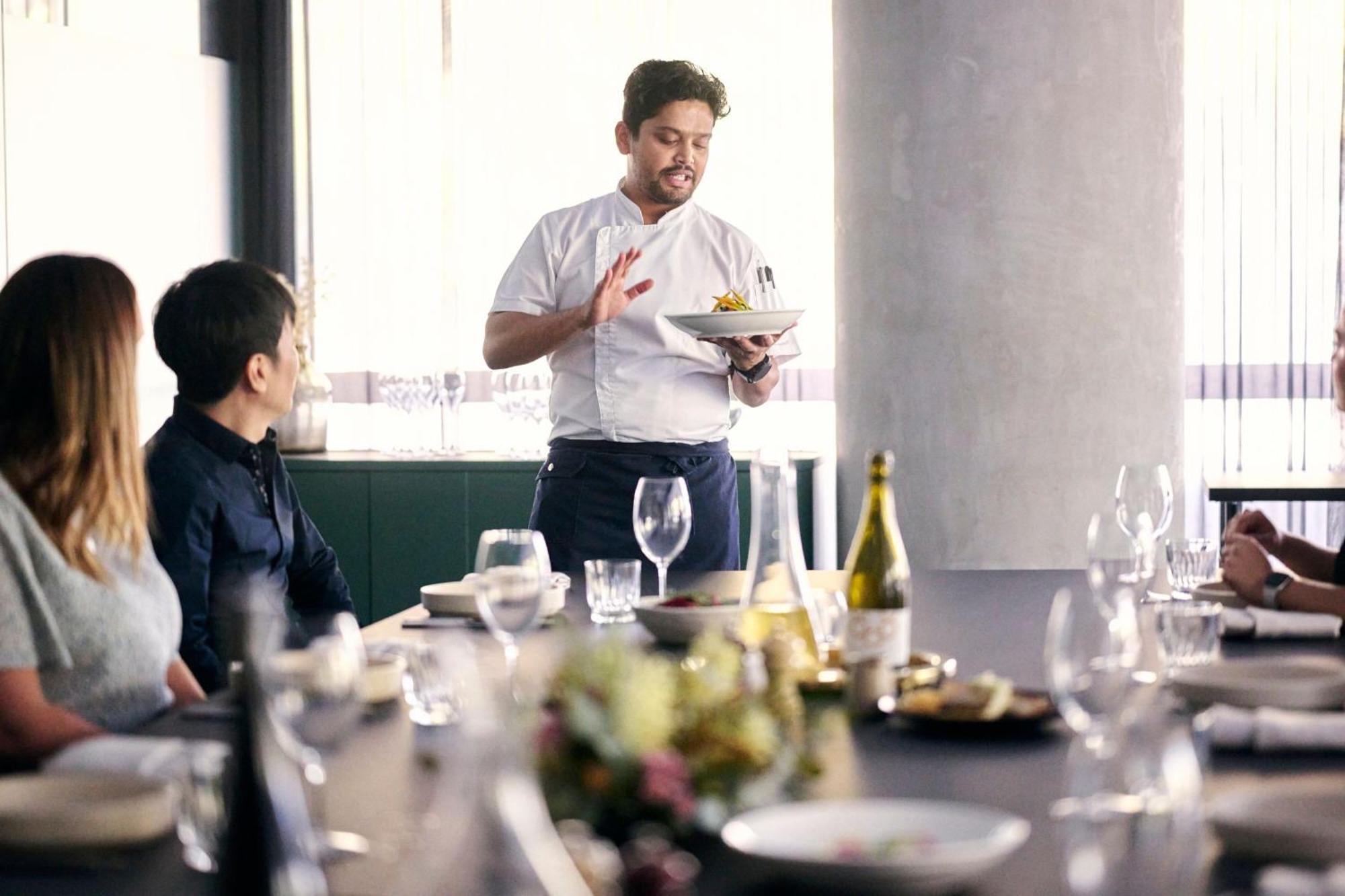 傲途格精选午夜酒店 堪培拉 外观 照片 Chef Jason Atherton at Social Club