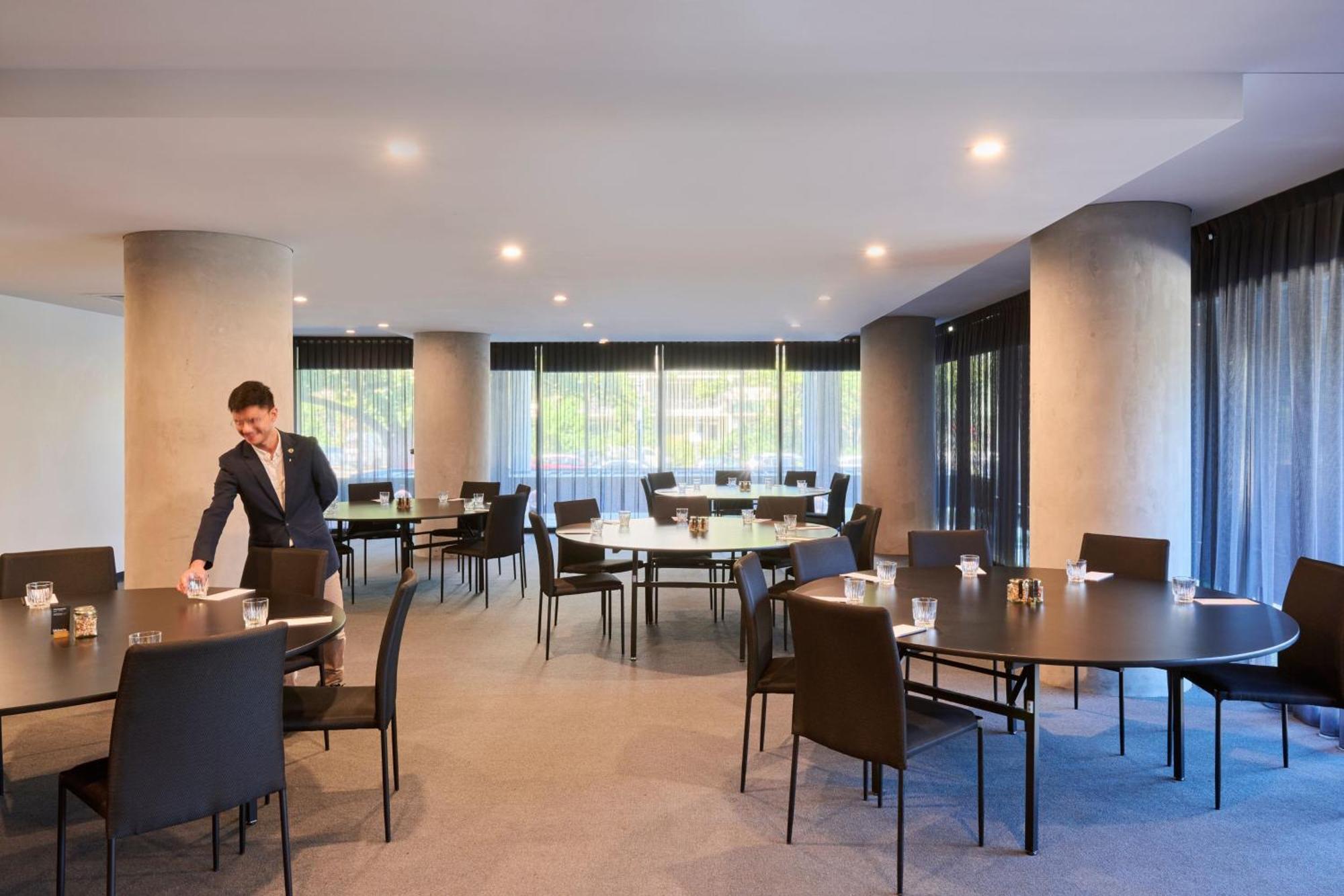 傲途格精选午夜酒店 堪培拉 外观 照片 The Club at Melbourne Airport
